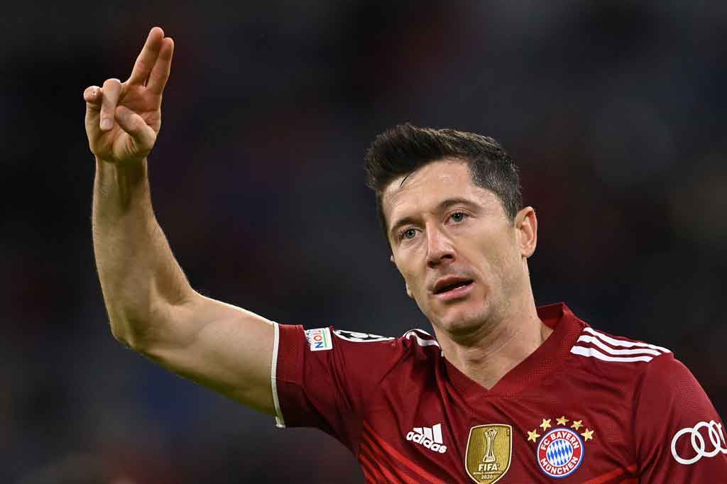 Bayern menambah keunggulan pada menit ke-27 lewat gol kedua Lewandowski menyelesaikan umpan terobosan Thomas Mueller.