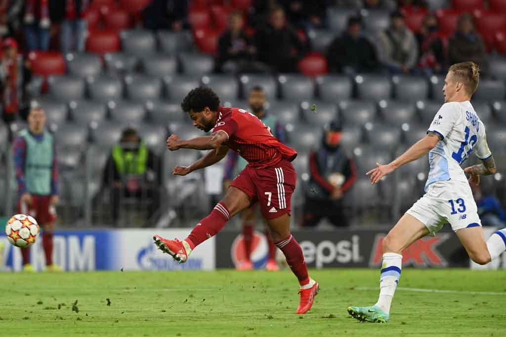 Pada menit ke-53 Bayern mencetak gol ketiga lewat serangan cepat yang dituntaskan tendangan Gnarby ke pojok kanan atas gawang. Skor menjadi 3-0.
