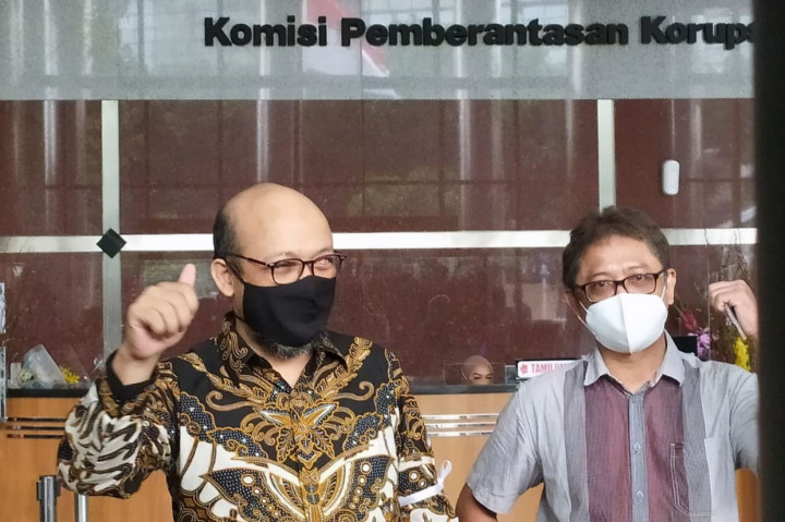 Sebanyak 57 pegawai KPK yang tidak lulus tes wawasan kebangsaan (TWK) resmi diberhentikan dengan hormat oleh KPK. Para pegawai KPK yang diberhentikan berasal dari berbagai jenjang jabatan mulai dari deputi, direktur hingga pegawai fungsional dan penyidik seperti Novel Baswedan, Yudi Purnomo, Rizka Anungata, Harun Al Rasyid, Budi Agung Nugroho, dan nama-nama lain.
