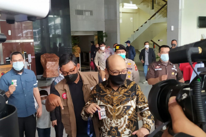 Novel Baswedan Cs hari ini, Kamis, 30 September 2021 sekitar pukul 13.30 WIB, pamit dari Lembaga Anti Rasuah. Saat pamit, puluhan mantan pegawai KPK tersebut mengumpulkan kartu identitas.
