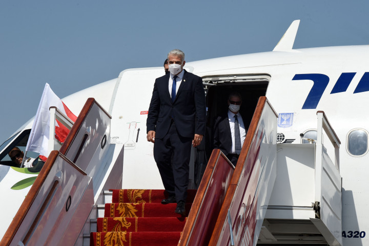 Menteri Luar Negeri (Menlu) Israel, Yair Lapid, melakukan kunjungan bersejarah ke Bahrain. 