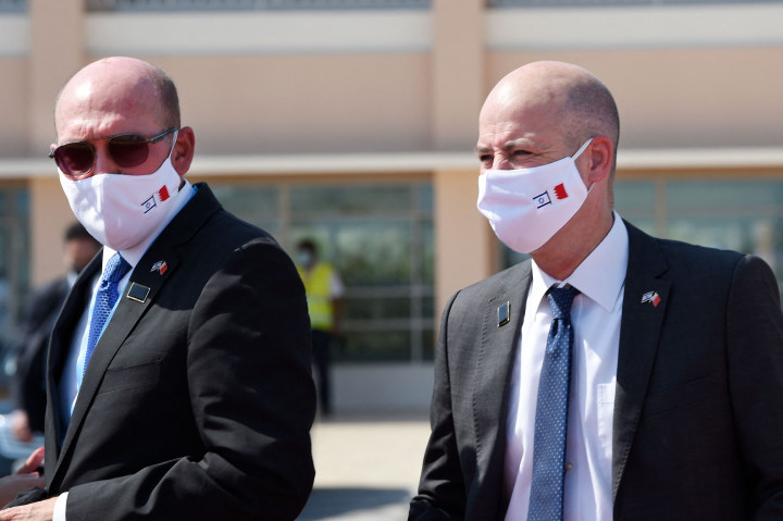 Kementerian Luar Negeri Israel menyatakan bahwa selain meresmikan Kedutaan Besar Israel di Manama, Lapid juga akan menggelar pembicaraan dengan mitranya di Bahrain.