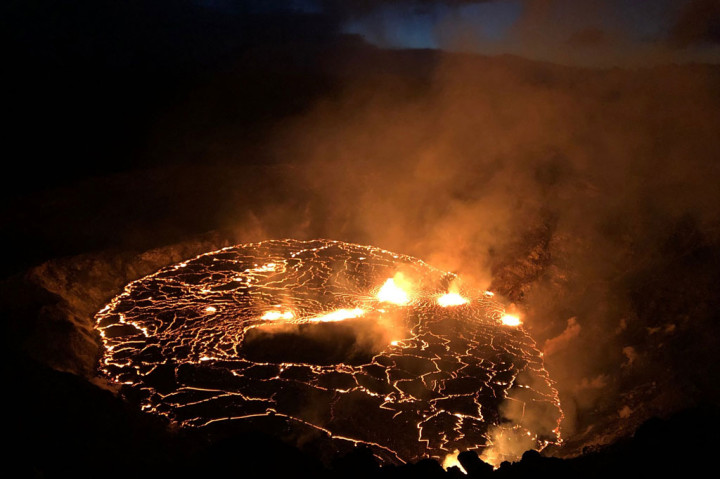 Gunung berapi Kilauea di Hawaii, salah satu yang paling aktif di dunia, telah meletus, Kamis, 30 September 2021 waktu setempat. Tetapi letusannya tidak mengancam daerah yang berpenghuni dan laharnya sejauh ini terbatas pada kawah pusatnya.