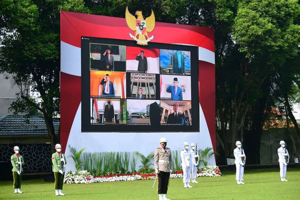 Para peserta upacara menerapkan protokol kesehatan dengan menggunakan masker dan menjaga jarak. Rangkaian upacara meliputi mengheningkan cipta, pembacaan teks Pancasila, pembacaan UUD 1945, dan pembacaan serta penandatanganan naskah ikrar. Rangkaian upacara ditutup dengan doa yang dibacakan Menteri Agama Yaqut Cholil Qoumas.