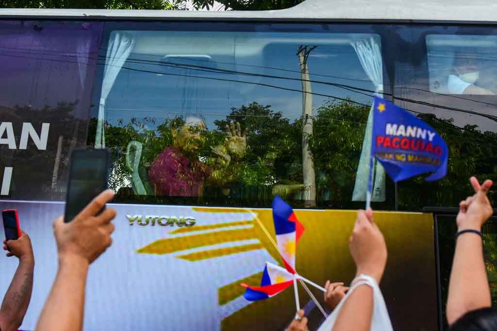 Salah satu petinju terhebat sepanjang masa dan satu-satunya petinju yang memegang gelar dunia di delapan divisi berbeda, Pacquiao pensiun dari tinju pada September untuk mencalonkan diri sebagai presiden. Dia adalah anggota kongres dua periode dan saat ini senator.