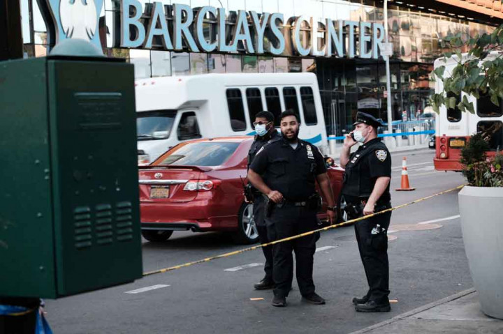 Pejabat NYPD mengatakan remaja itu ditembak sekitar pukul 15.00 sore saat sedang duduk bersama teman-temannya di dekat Taman Bermain Gowanus di Wyckoff Street, Boerum Hill.