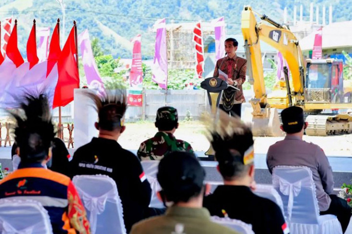 “Ini sangat bagus, sehingga kita harapkan nanti Papua Youth Creative Hub ini bisa menjadi motor penggerak, bisa menjadi pusat pengembangan talenta-talenta hebat di Tanah Papua, menjadi pusat kreatif anak-anak muda Papua dalam memperkuat ekosistem inovasi yang ada,” ujar Presiden dalam sambutannya.