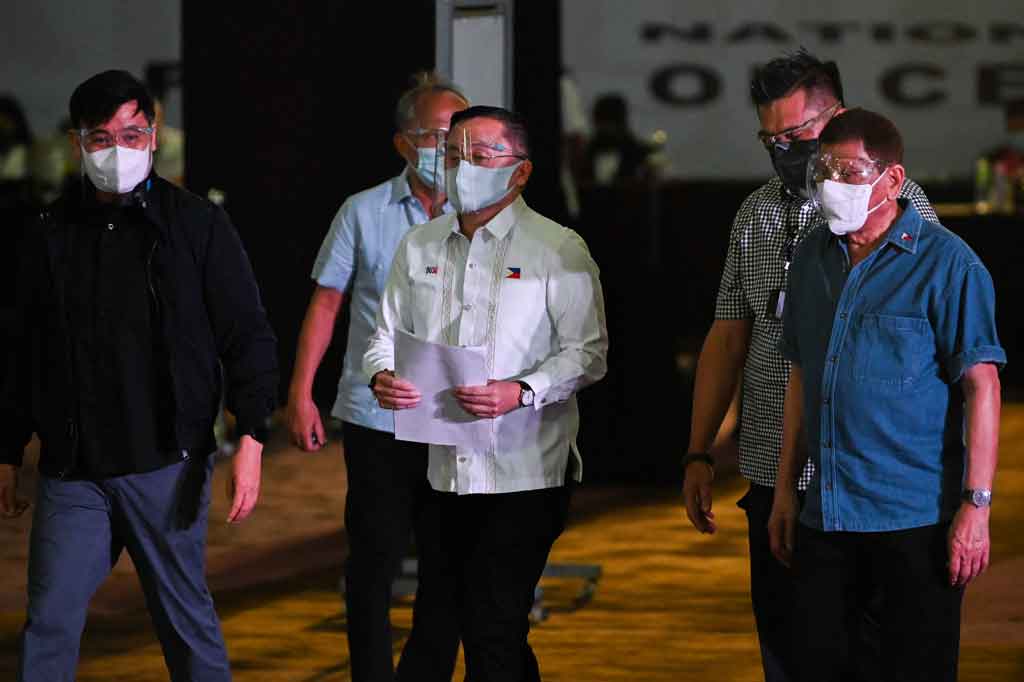 Duterte sebelumnya diprediksi akan mencalonkan diri sebagai wapres. Dia tak bisa lagi menjadi calon presiden sesuai aturan konstitusi yang membatasi masa jabatan presiden hanya satu periode selama enam tahun.