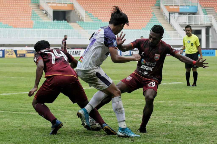 Borneo FC unggul dua gol terlebih dahulu lewat Wildansyah pada menit ke-31 dan Jonathan Bustos pada menit ke-51.