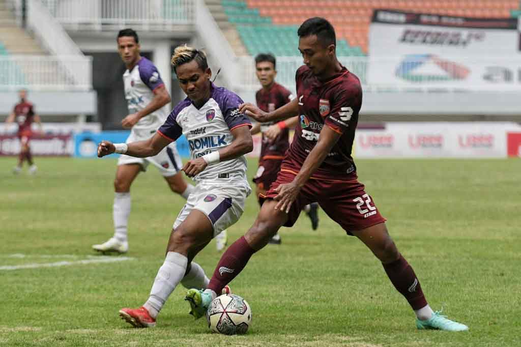 Namun persita yang harus bermain dengan 10 orang sejak menit ke-43 setelah Irsyad Maulana mendapat kartu kuning kedua, berhasil menyamakan kedudukan lewat Ahmad Nur Hardianto dan Rifko Dwi Septiawan.