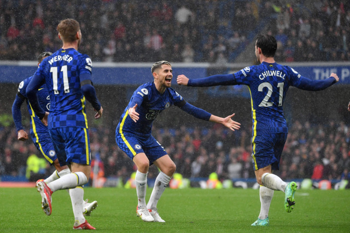 Unggul jumlah pemain, Chelsea bisa mencetak dua gol lewat Timo Werner di menit ke-84 dan Chilwell pada menit ke-89.