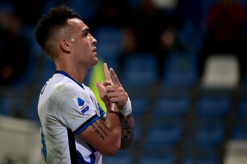 Tiga poin tim tamu pada laga Sassuolo vs Inter ini dipastikan oleh gol Lautaro Martinez pada menit ke-78.