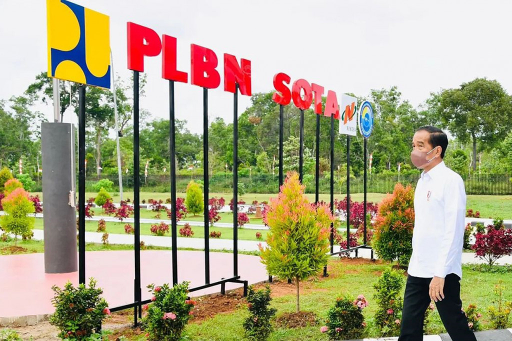 Presiden Joko Widodo atau Jokowi meresmikan Pos Lintas Batas Negara (PLBN) di Sota, Merauke, Papua, Minggu, 3 Oktober 2021. 