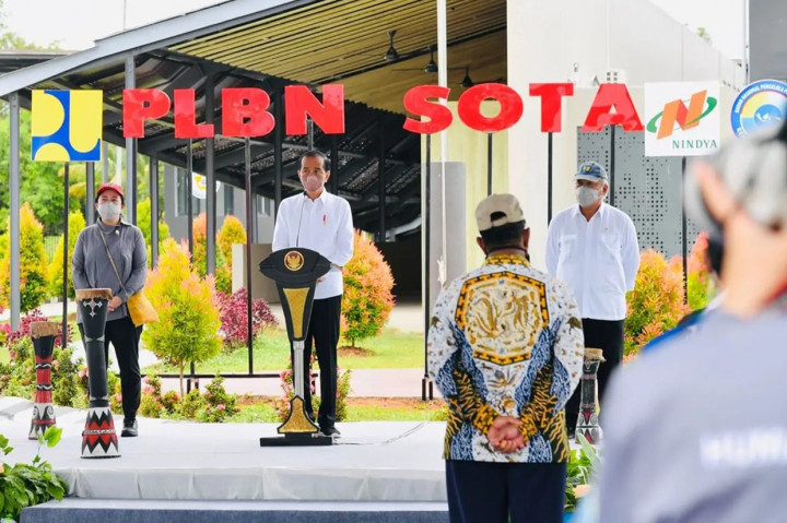 “Kawasan perbatasan adalah beranda depan Indonesia yang mewakili wajah bangsa, yang harus terus kita bangun agar bisa menjadi representasi kemajuan Indonesia, yang membanggakan seluruh warga kita,” ujar Presiden Jokowi mengawali sambutannya.