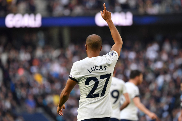 Namun, Lucas Moura kembali membawa Tottenham memimpin 2-1 di menit ke-71, yang bertahan hingga laga bubar.