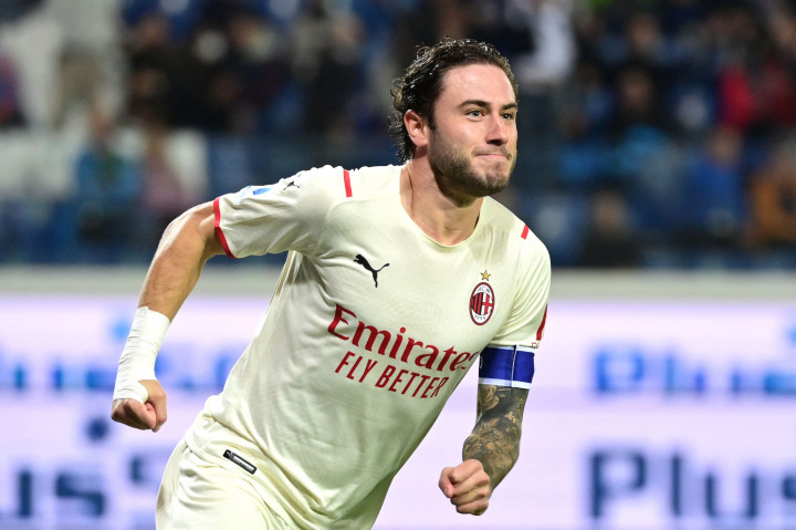 Davide Calabria melakukan selebrasi usai mencetak gol ke gawang Atalanta dalam lanjutan Liga Italia.