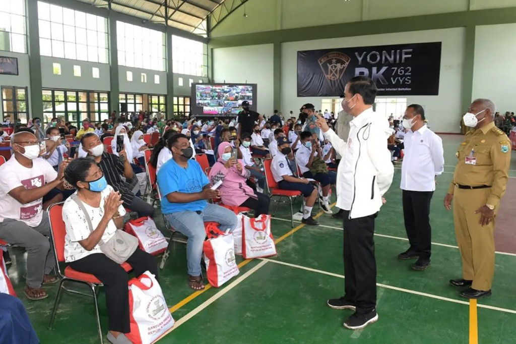Selain di Kota Sorong, vaksinasi massal secara bersamaan juga dilakukan di sembilan kabupaten di Provinsi Papua Barat. Sembilan kabupaten tersebut yaitu Kabupaten Teluk Bintuni, Kabupaten Sorong, Kabupaten Fakfak, Kabupaten Manokwari, Kabupaten Raja Ampat, Kabupaten Manokwari Selatan, Kabupaten Sorong Selatan, Kabupaten Wondama, dan Kabupaten Kaimana.