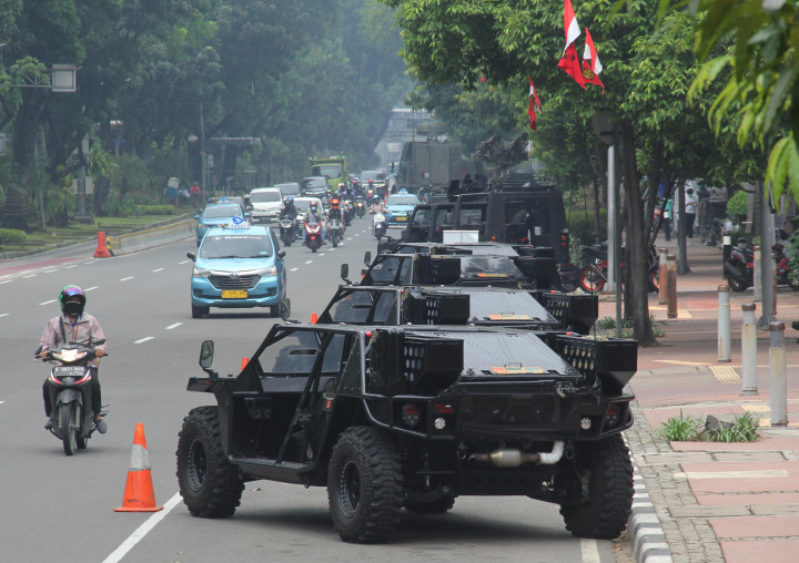 Sementara itu, untuk pelaksanaan upacara dalam rangka memperingati HUT ke-76 TNI diselenggarakan secara sederhana dan terbatas dengan menerapkan standar protokol kesehatan yang ketat, mengingat saat ini Indonesia masih dilanda pandemi Covid-19.