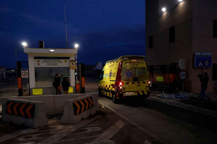 Sedikitnya 14 orang yang diduga para imigran diselamatkan di Laut Mediterania di lepas pantai Kepulauan Balearic pada hari Senin, 4 Oktober 2012. 