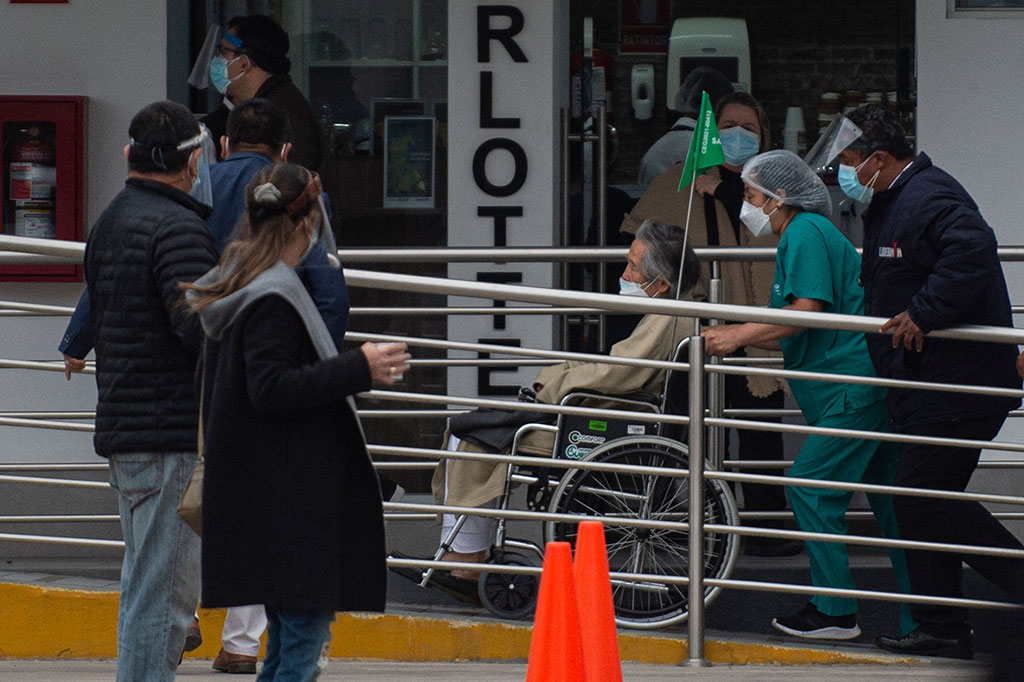 Dia mengatakan operasi berlangsung sekitar 50 menit dan ditemukan bahwa salah satu arteri 70 persen tersumbat, jadi perlu memasang stent.