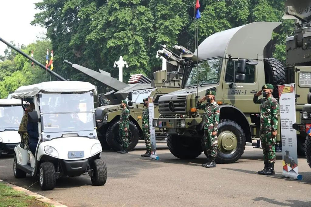 Usai memimpin jalannya upacara, Presiden Joko Widodo beserta Ibu Negara Iriana Joko Widodo dan Wakil Presiden Ma’ruf Amin beserta Ibu Wury Ma’ruf Amin berkesempatan meninjau pameran alutsista tersebut. Dengan mengendarai golf car, keempatnya menuju Jalan Medan Merdeka Utara yang terletak persis di depan Istana Merdeka, Jakarta.