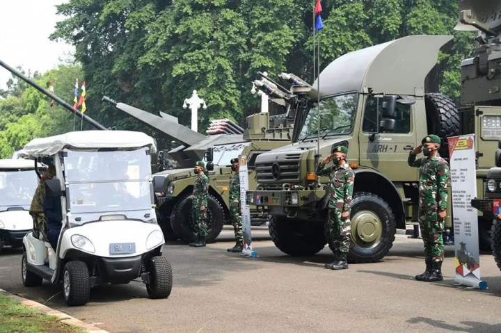Usai memimpin jalannya upacara, Presiden Joko Widodo beserta Ibu Negara Iriana Joko Widodo dan Wakil Presiden Ma’ruf Amin beserta Ibu Wury Ma’ruf Amin berkesempatan meninjau pameran alutsista tersebut. Dengan mengendarai golf car, keempatnya menuju Jalan Medan Merdeka Utara yang terletak persis di depan Istana Merdeka, Jakarta.