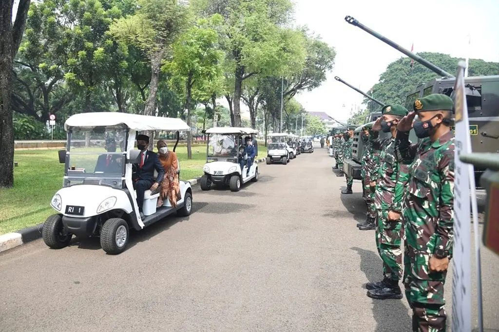 Selain ASTROS, beberapa jenis alutsista yang ditampilkan yaitu 2 unit kendaraan taktis ringan Sherpa Light Scout, 35 unit kendaraan taktis Anoa, 8 unit Indonesia Light Strike Vehicle (ILSV) Armoured Personel Carrier, dan 2 unit Rantis Bushmaster.