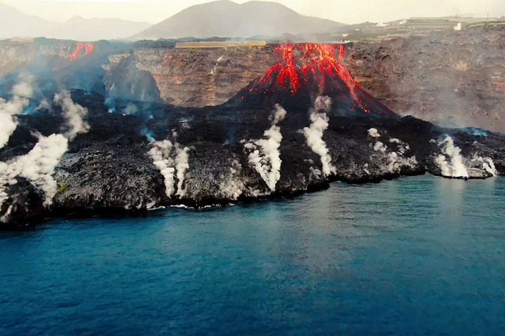 Penampakan Lava Gunung Cumbre Vieja Mencapai Samudra Atlantik