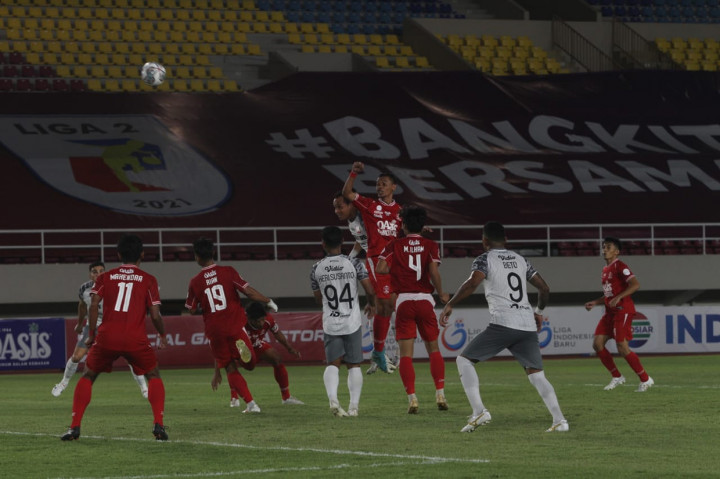 Laga kedua ini berakhir dengan skor 1-1 di Stadion Manahan, Solo, Selasa, 5 Oktober 2021.