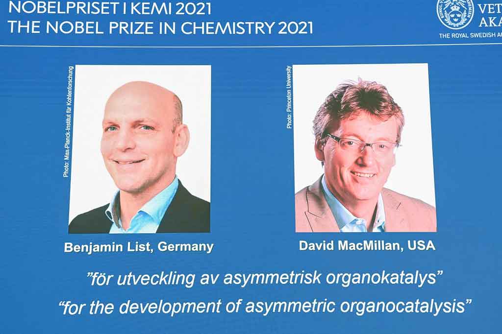 Benjamin List dari Jerman dan David MacMillan dari Amerika Serikat, Rabu, 6 Oktober 2021, memenangi Hadiah Nobel Kimia untuk pengembangan alat baru yang tepat untuk konstruksi molekul.