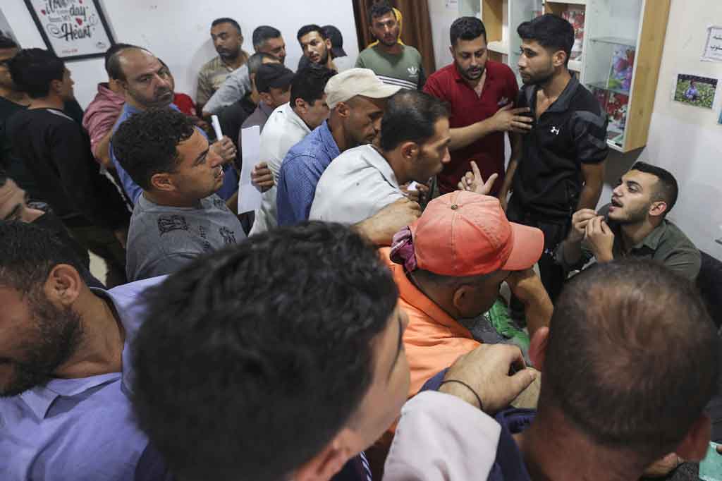 Pada bulan Mei, Israel dan Hamas mencapai gencatan senjata setelah 11 hari pertempuran paling mematikan dalam beberapa tahun. Israel sejak itu telah melonggarkan pembatasan di daerah kantong Palestina, termasuk membuka kembali penyeberangan, memperluas zona penangkapan ikan dan mengizinkan masuknya barang-barang tertentu.