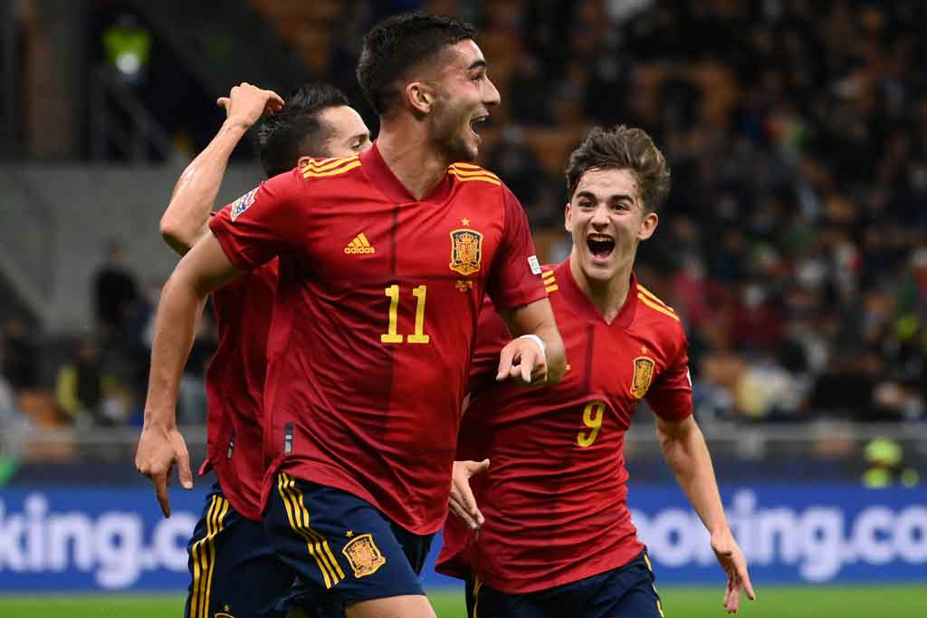 Bermain di kandang lawan, San Siro, Milan, timnas Spanyol berhasil unggul terlebih dahulu pada menit ke-17 lewat Feran Torres yang menyambar umpan silang Mikel Oyarzabal.