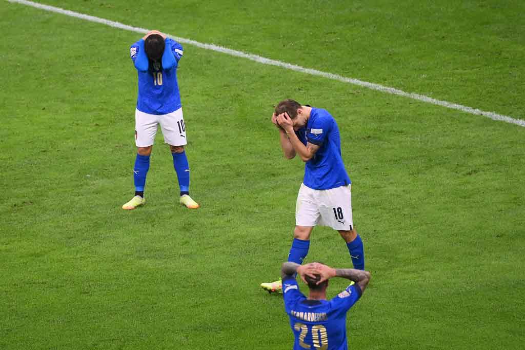Pada menit ke-34 tuan rumah nyaris menyamakan kedudukan lewat sepakan Federico Bernardeschi. Namun bola masih bisa ditepis kiper Unai Simon.