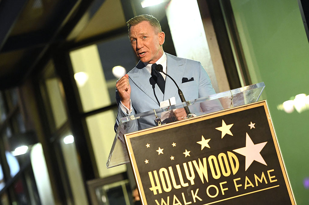Dia menjadi bintang Bond keempat yang menerima bintang di Hollywood Walk of Fame setelah Roger Moore, David Niken, dan Pierce Brosnan'