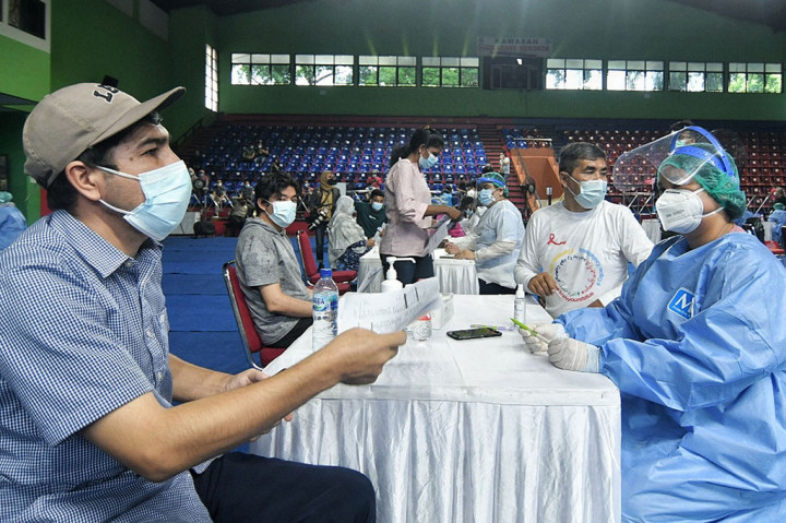 Sementara Ketua Kadin DKI Diana Dewi menuturkan penerima vaksin tersebut berasal dari 13 negara, yakni, Afganistan, Somalia, Sri Lanka, Irak, Iran, Mesir, Yaman, Sudan, Ethiopia, Paskistan, Myanmar, Uganda, dan Kongo.