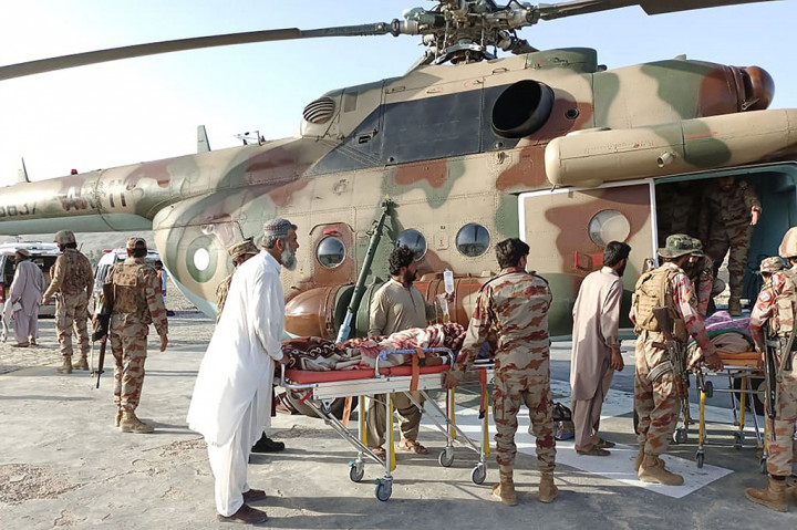 Sedikitnya 20 orang meninggal dunia akibat gempa berkekuatan magnitudo 5,7 yang melanda Pakistan selatan pada Kamis, 7 Oktober 2021 dini hari waktu setempat. Gempa juga membuat puluhan rumah runtuh.