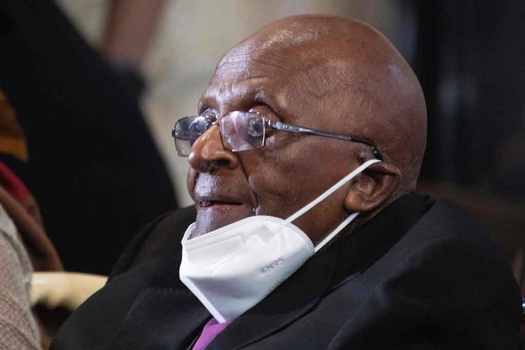 Desmond Tutu, ikon anti-apartheid Afrika Selatan, pemenang Nobel perdamaian dan seorang pria yang dijuluki 'kompas moral bangsa', menandai ulang tahunnya yang ke-90 Kamis, 7 Oktober 2021, dengan penampilan publik yang langka.
