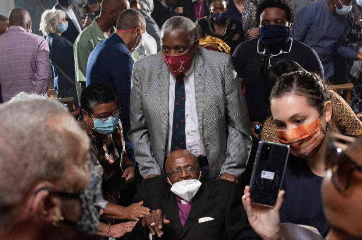 Sementara Presiden AS Joe Biden menyatakan terinspirasi oleh komitmen pribadi Tutu untuk memperjuangkan hak asasi manusia dan untuk selalu berbicara tentang kebenaran. 