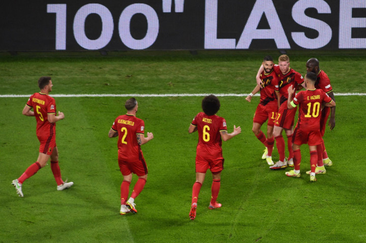 Belgia tampil trengginas dari awal laga. Peluang demi peluang tercipta dan Belgia akhirnya bisa memecah kebuntuan pada menit ke-37. Sepakan Yannick Carrasco gagal diantisipasi Lloris sekaligus membawa timnya unggul 1-0.