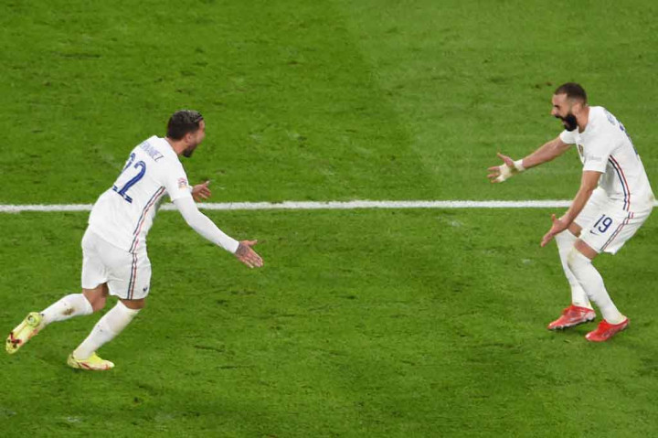 Pada babak kedua, Prancis perlahan-lahan bangkit dan berhasil memperkecil ketertinggalan pada menit ke-62. Gol balasan The Blues dicetak oleh Karim Benzema. Kedudukan berubah menjadi 1-2. 