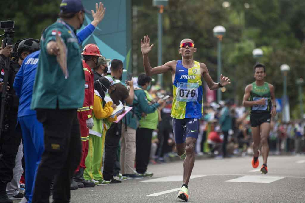 Pelari jarak jauh nasional asal Jawa Barat Agus Prayogo merajai nomor lari marathon putra cabang olahraga atletik Pekan Olahraga Nasional (PON) XX Papua, Sabtu, 9 Oktober 2021.