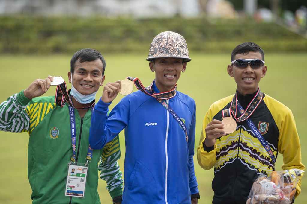 Agus meraih medali emas setelah menjadi yang tercepat melewati garis finis dengan catatan waktu 2 jam 33 menit dan 09 detik,  hanya berselisih satu detik dari pelari asal Sumatera Utara Welman D. Pasaribu yang merebut medali perak. Adapun medali perunggu diraih pelari jarak jauh asal Kalimantan Selatan Muhammad Ady Saputra.