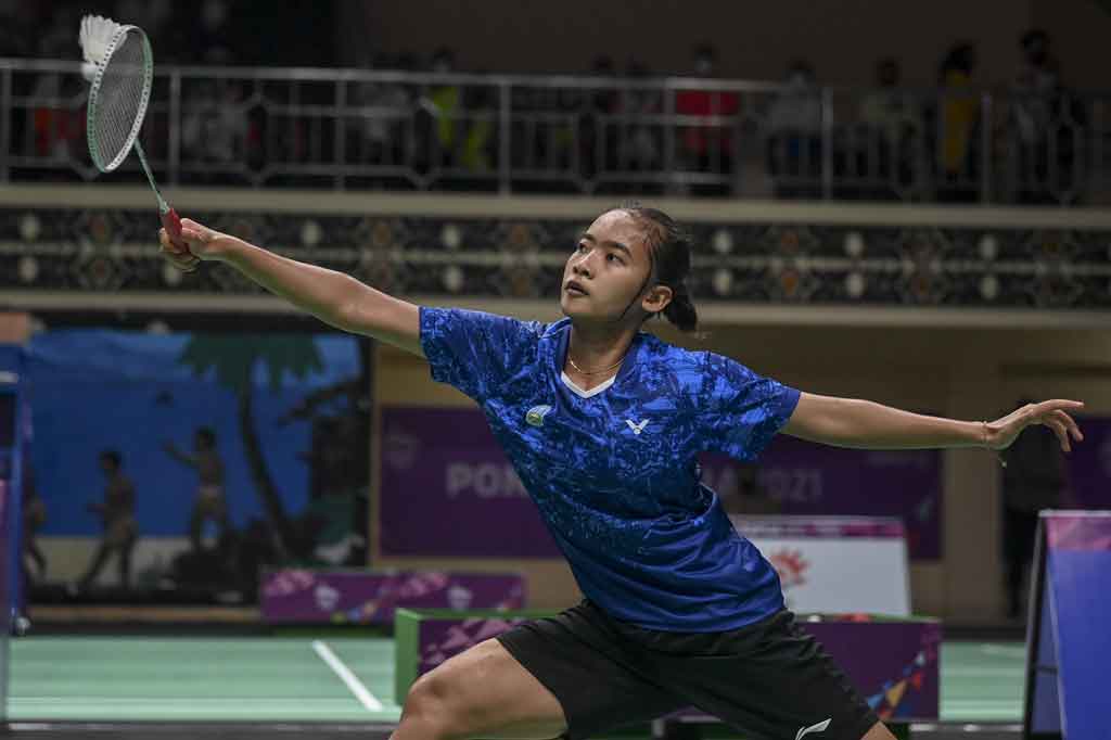 Tunggal pertama Jawa Timur Sri Fatmawati mengalahkan Ruselli Hertawan dengan skor 21-15, 21-16, sementara Desima Aqmar Syafarina menjadi penentu kemenangan Jatim seusai membungkam tunggal putri peringkat satu BWF junior, Stephanie Widjaja, lewat drama rubber game dengan skor 21-18, 21-18, 17-21, 22-20.