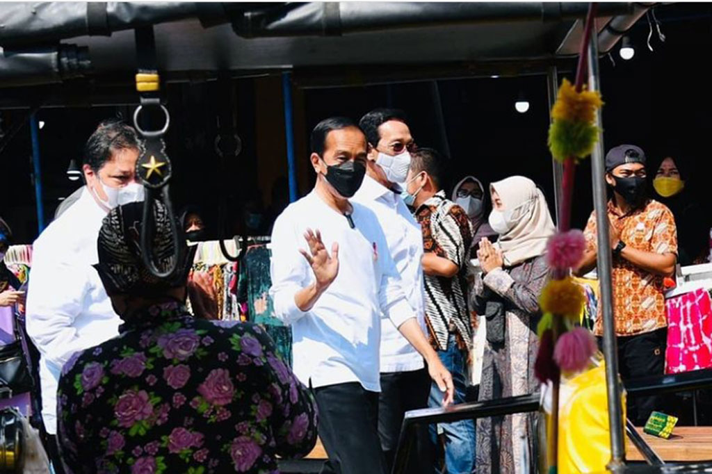 Pada kesempatan tersebut Presiden Jokowi meresmikan program bantuan tunai untuk pedagang kaki lima (PKL) dan pelaku usaha warung-warung kecil di Malioboro, Yogyakarta.