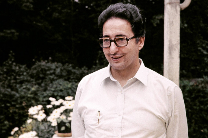 Banisadr terpilih sebagai presiden pada Januari 1980 setelah revolusi Islam tahun sebelumnya. Namun dia diberhentikan oleh parlemen Iran pada 1981 setelah menentang mendiang pemimpin tertinggi Ayatollah Ruhollah Khomeini. Sejak itu, dia tinggal di pengasingan di Prancis.