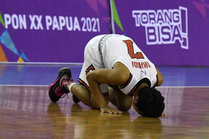 Tim bola basket putra DKI Jakarta menjadi juara PON XX Papua sekaligus mengakhiri dahaga 13 tahun tanpa medali emas  setelah mengalahkan Sulawesi Utara 72-57 pada partai final di Mimika Sport Complex, Mimika, Sabtu, 9 Oktober 2021.