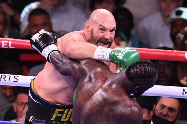 Pertarungan Wilder dengan Fury direncanakan berlangsung 12 ronde. Di ronde-ronde awal pertarungan, Wilder melakukan inisiatif serangan serangan.