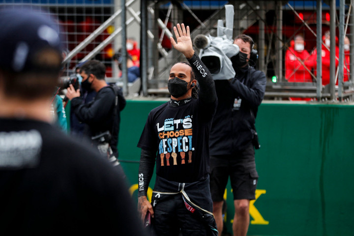 Di sisi lain, rekan satu tim Bottas sekaligus juara bertahan F1, Lewis Hamilton, harus puas dengan raihan 10 poin setelah finis di urutan kelima.
