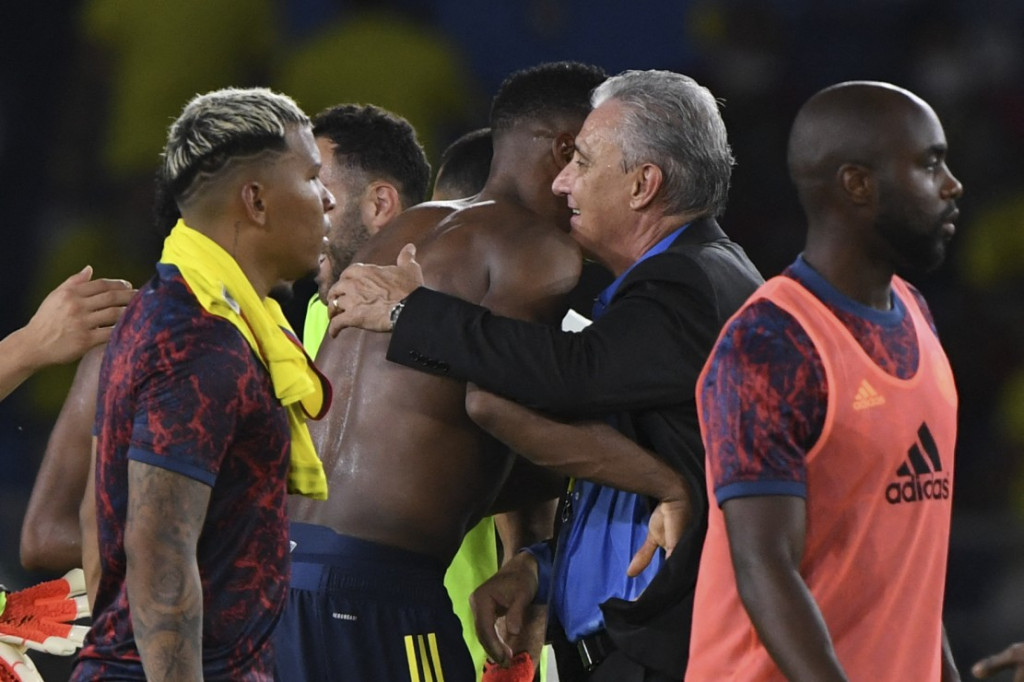 Timnas Brasil gagal memperpanjang rekor kemenangan di ajang Kualifikasi Piala Dunia 2022 Zona Amerika Selatan (CONMEBOL). Rekor kemenangan Brasil di Kualifikasi Piala Dunia Zona Conmebol terhenti saat Neymar dkk bertamu ke markas Kolombia.