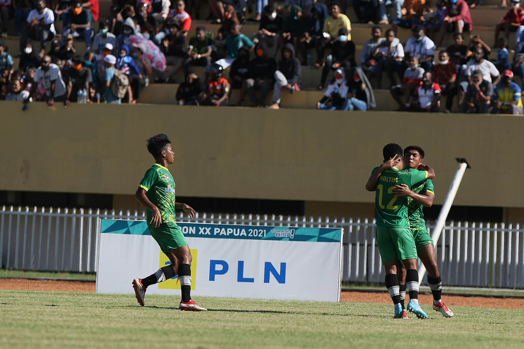Gol dari Kaltim merupakan gol bunuh diri dari bek Papua Ari Wakum.